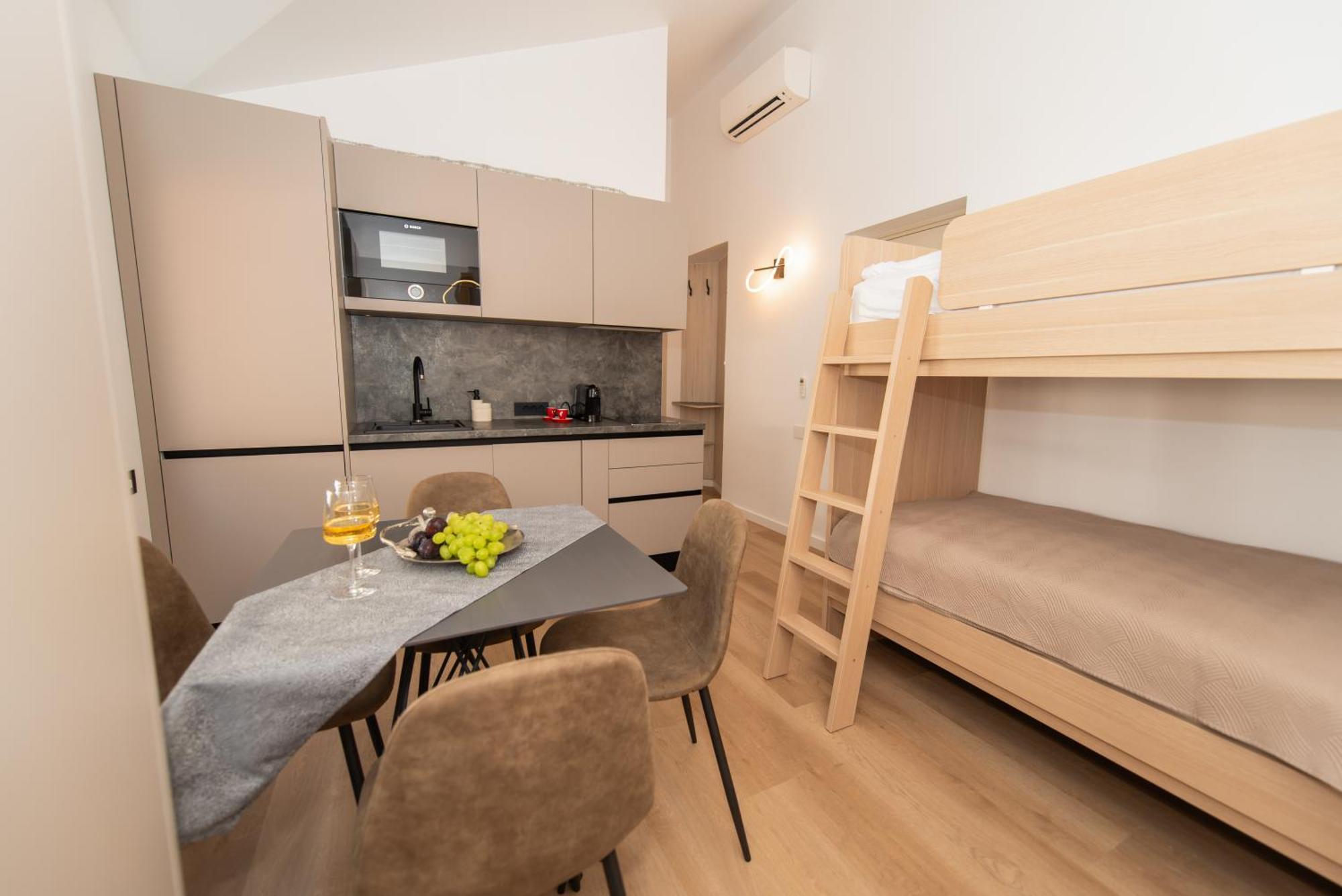 More Medici Apartments Omis Bagian luar foto